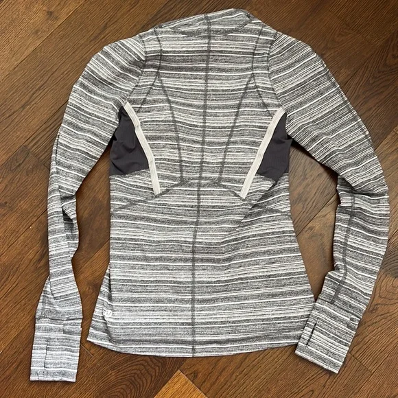 Lululemon 1/4 zip size 6 - Picture 8 of 11